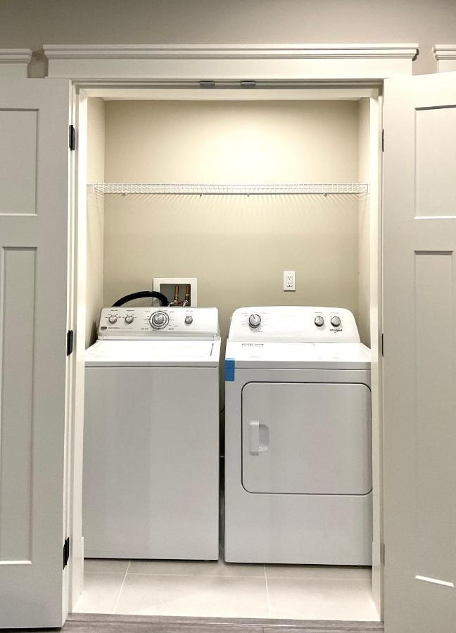 New Two-Bedroom Legal Suite With Parking White Rock Exteriér fotografie