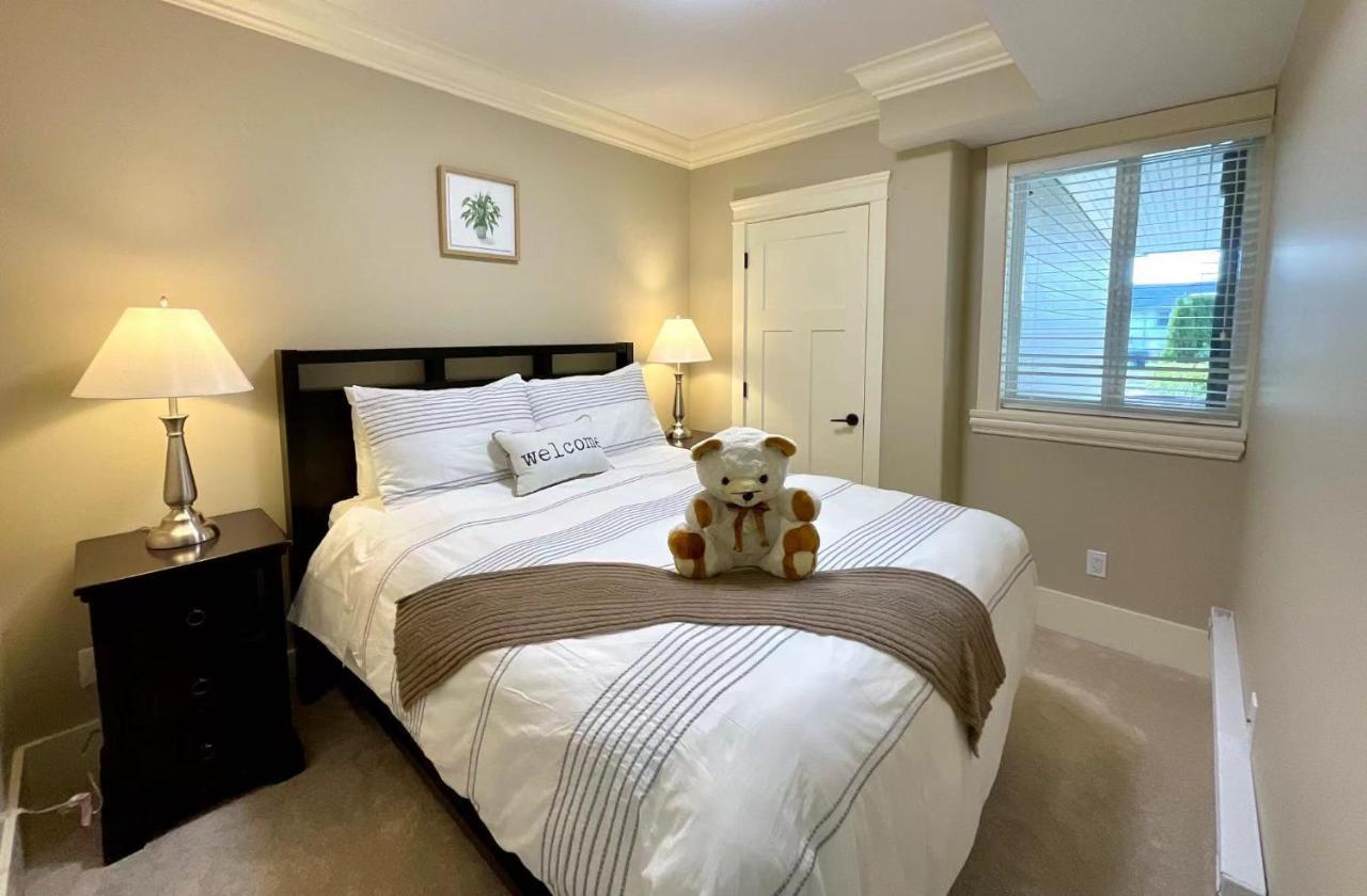 New Two-Bedroom Legal Suite With Parking White Rock Exteriér fotografie
